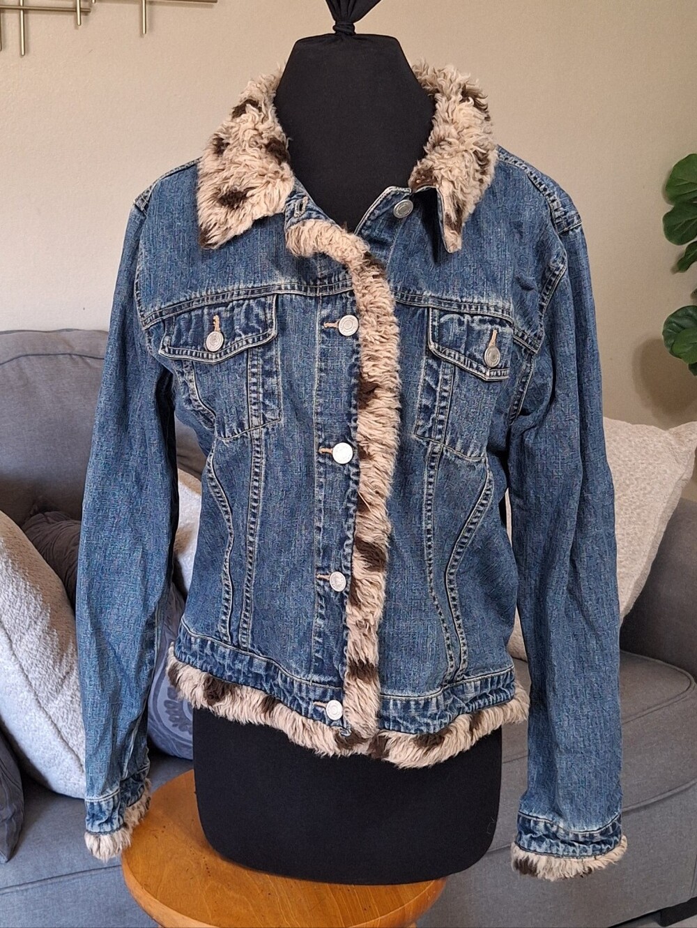 denim jacket with leopard print faux fur trim - Juniors size Large